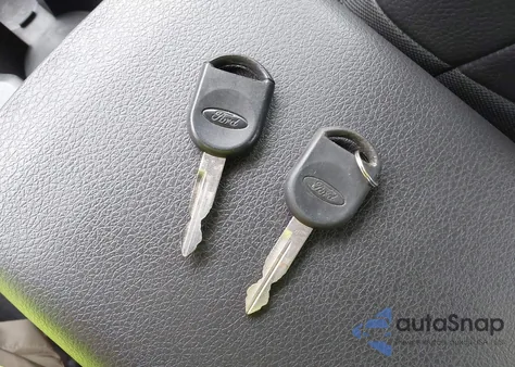 2005 Ford Mustang V6 Deluxe/V6 Premium z USA, uszkodzony, nr VIN 1ZVHT80N755236592